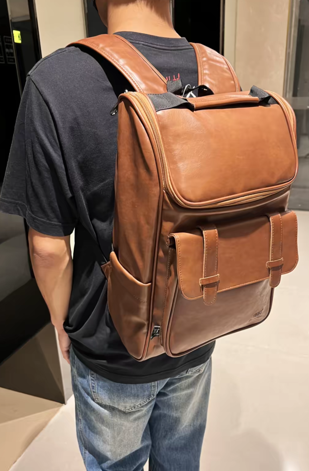 THREE-BOX 15.6"Laptop Large Capacity Unisex Leather Backpack